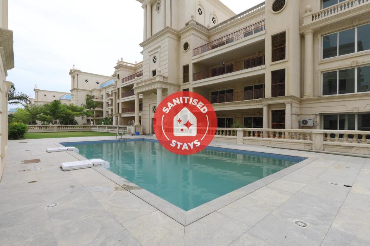 Oyo 6954 The Lawns Oragadam Hotel Buitenkant foto