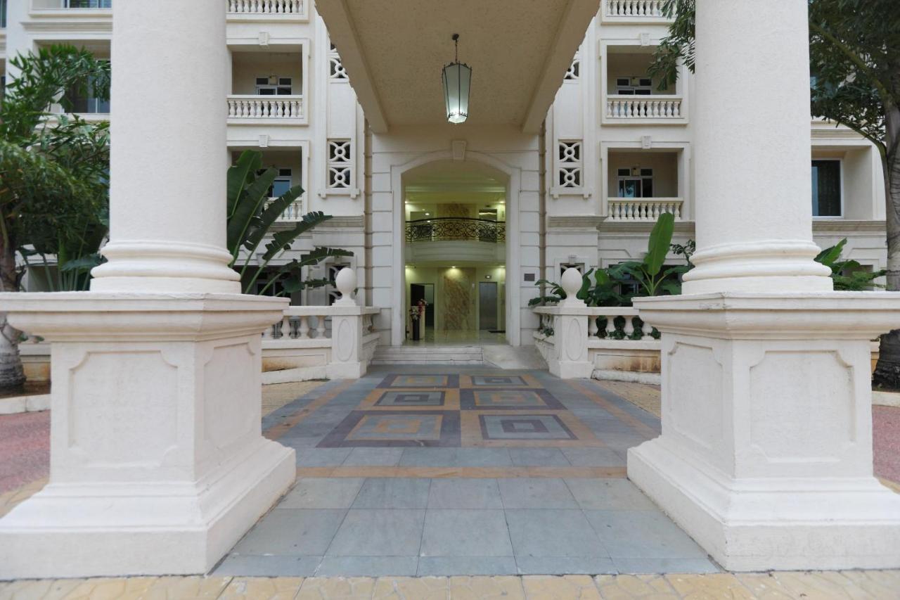 Oyo 6954 The Lawns Oragadam Hotel Buitenkant foto