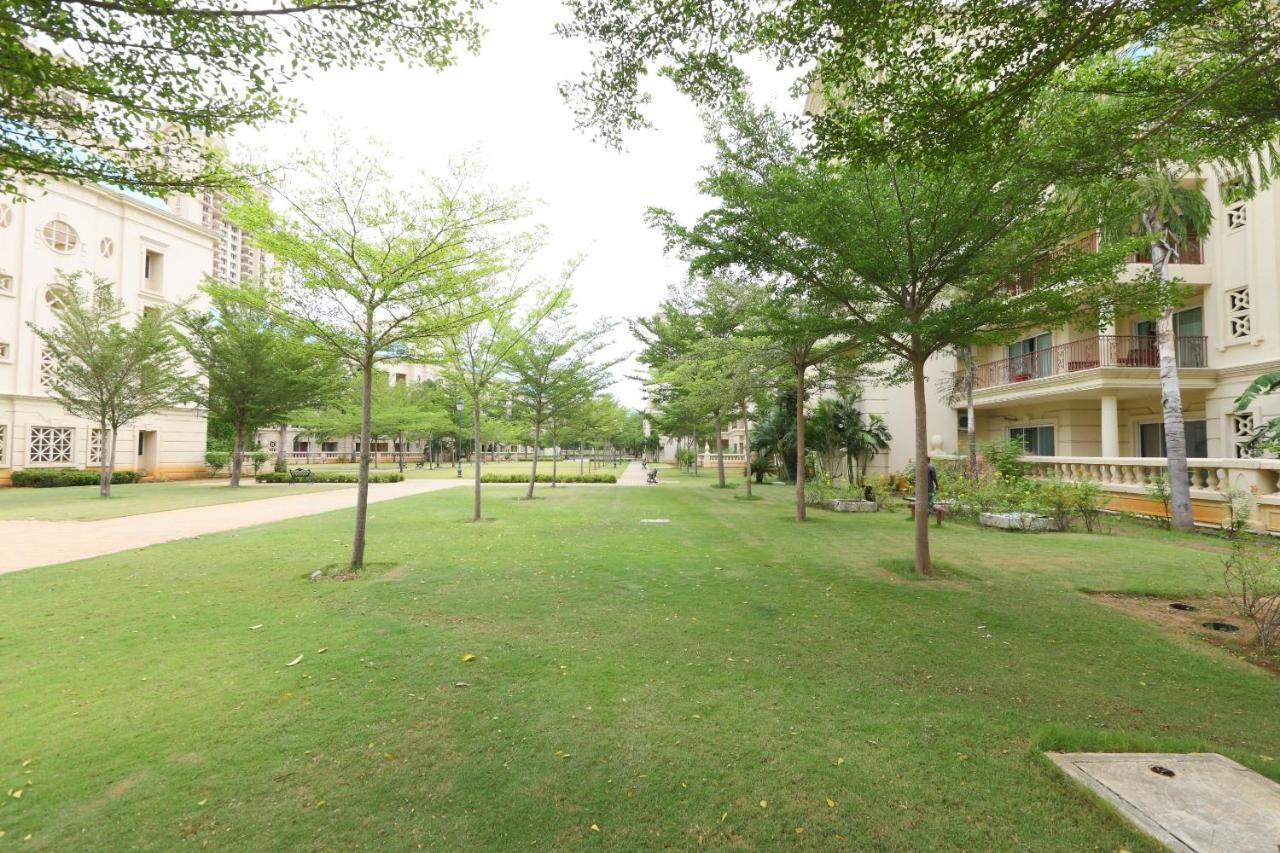 Oyo 6954 The Lawns Oragadam Hotel Buitenkant foto