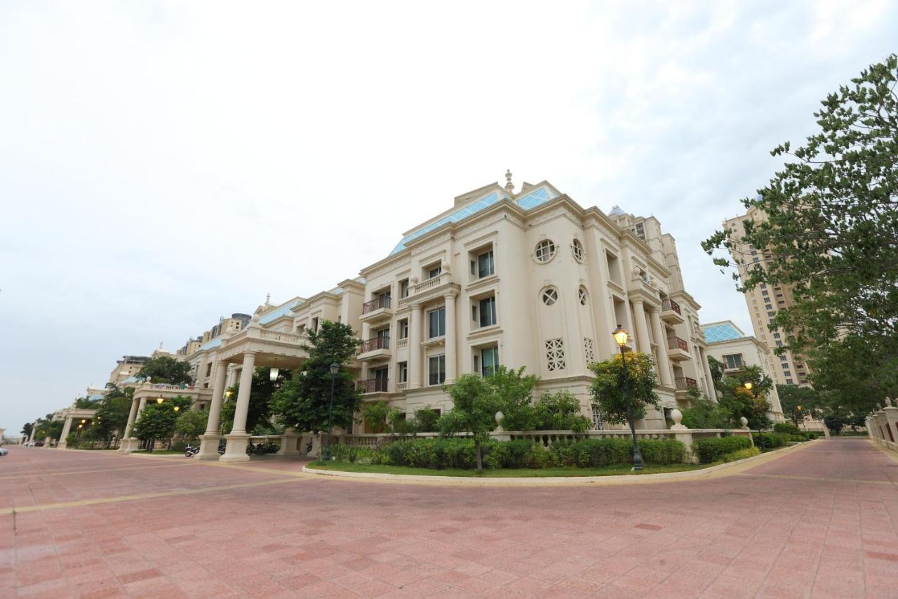 Oyo 6954 The Lawns Oragadam Hotel Buitenkant foto