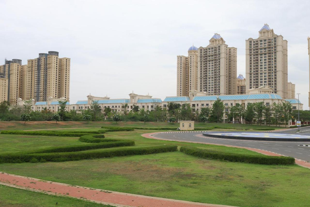 Oyo 6954 The Lawns Oragadam Hotel Buitenkant foto